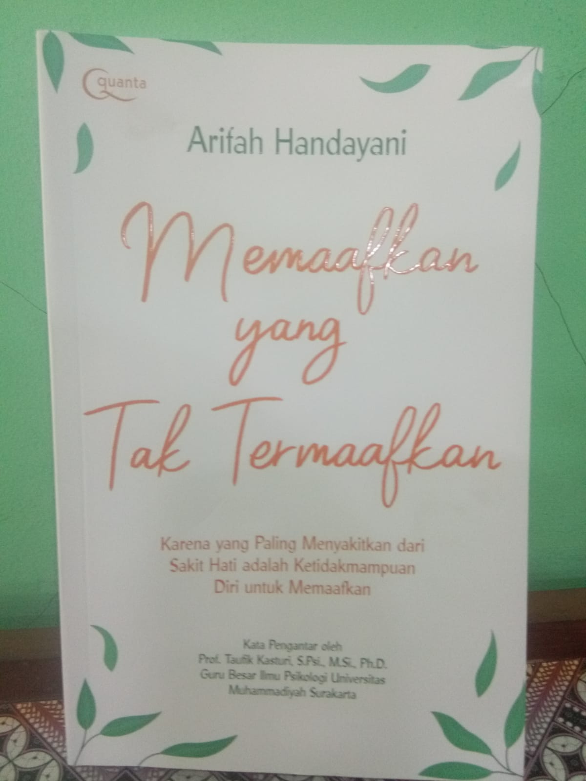 Sampul buku MEMAAFKAN YANG TAK TERMAAFKAN