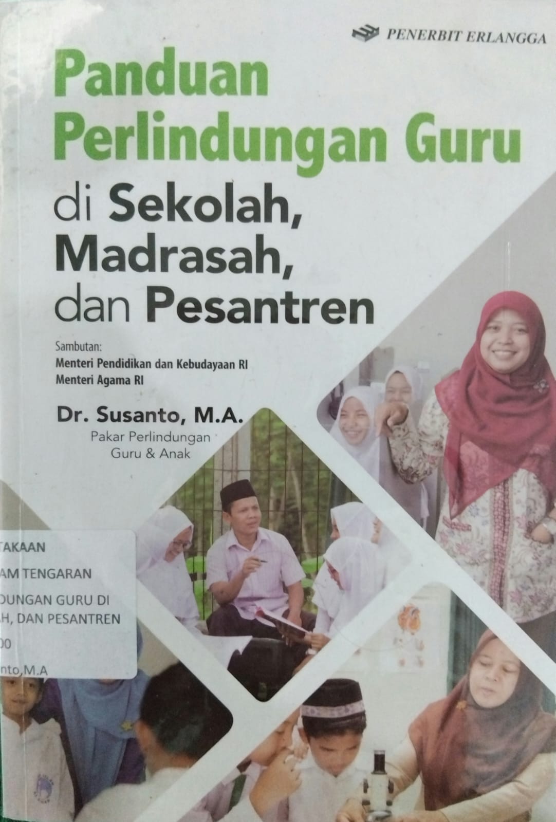 Sampul buku PANDUAN PERLINDUNGAN GURU DI SEKOLAH,MADRASAH, DAN PESANTREN