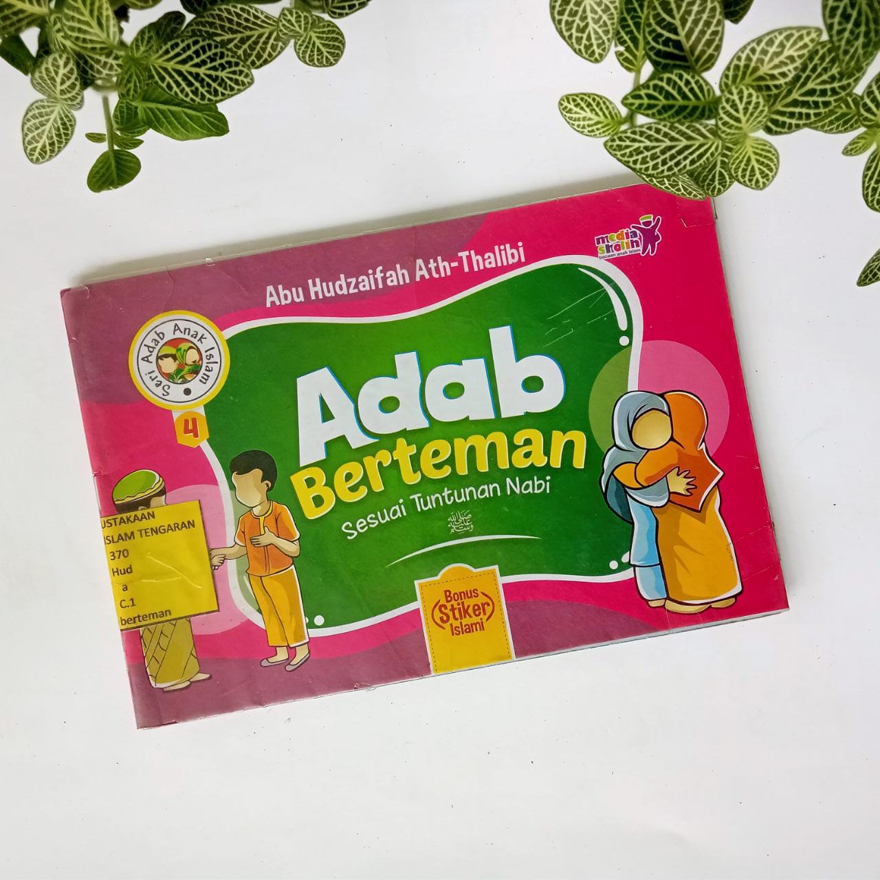 Sampul buku ADAB  BERTEMAN SESUAI TUNTUNAN NABI