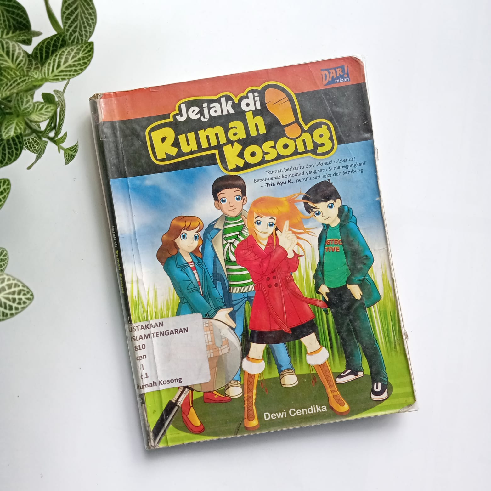 Sampul buku JEJAK DI RUMAH KOSONG