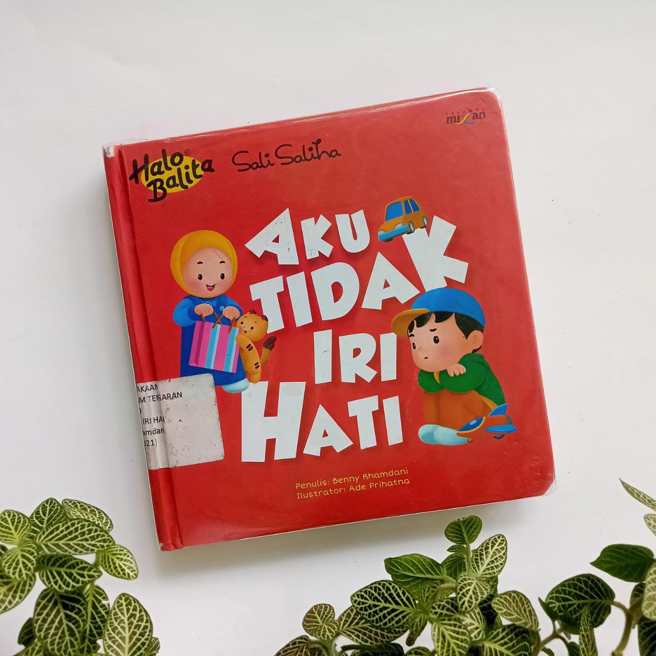 Sampul buku HALO BALITA SALI SALIHA : AKU TIDAK IRI HATI ( BOARD BOOK)