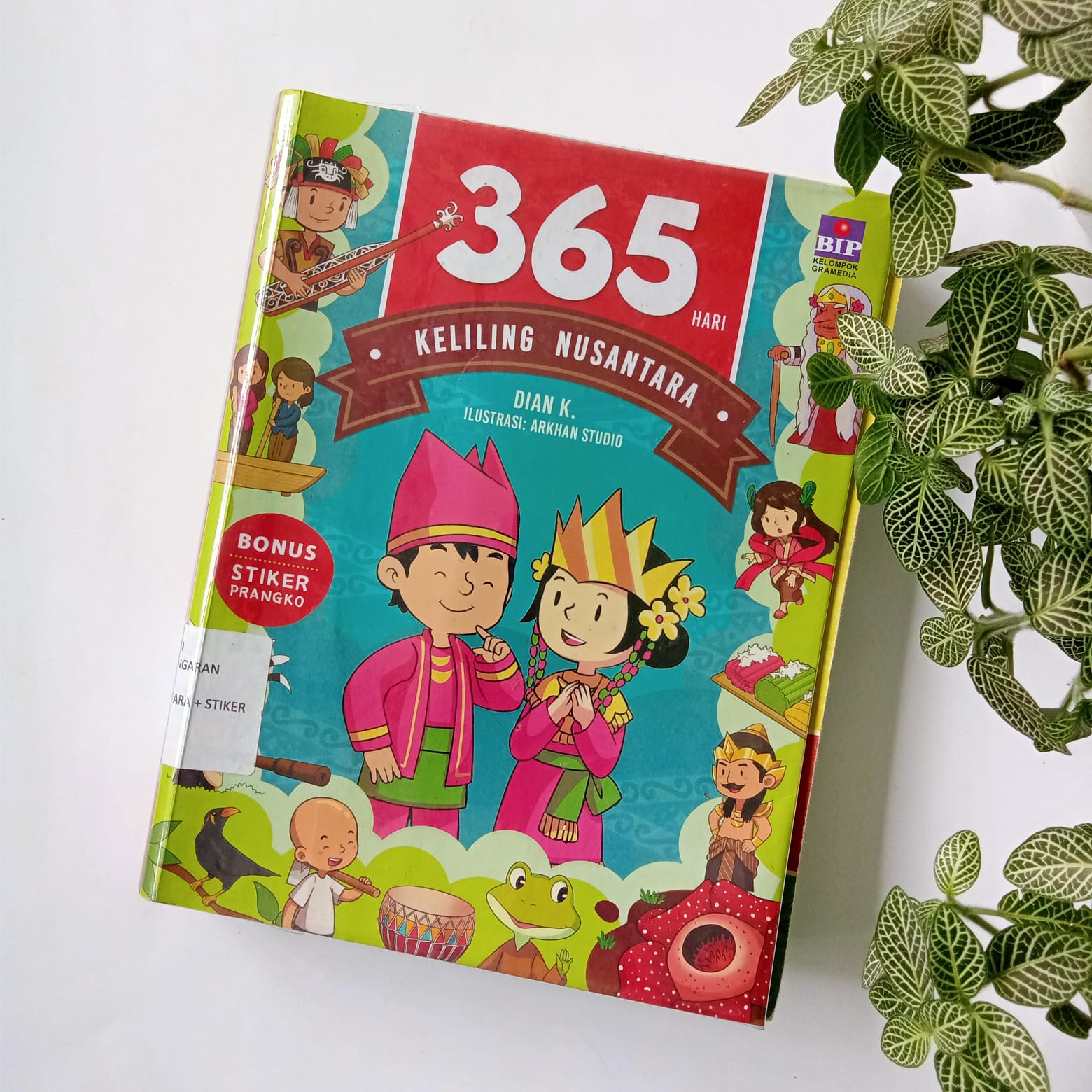 Sampul buku 365 HARI KELILING NUSANTARA + STIKER PRANGKO