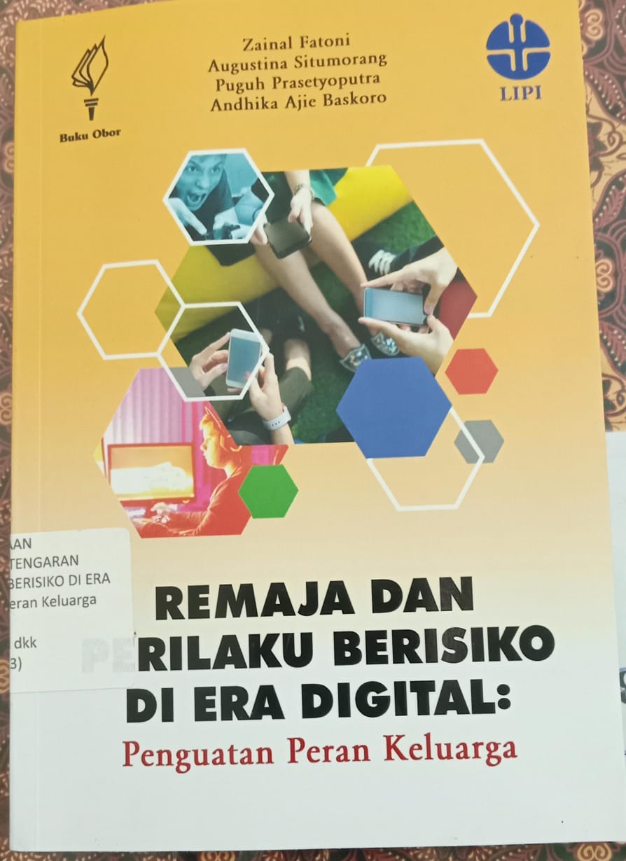 Sampul buku REMAJA DAN PERILAKU BERISIKO DI ERA DIGITAL : Penguatan Peran Keluarga