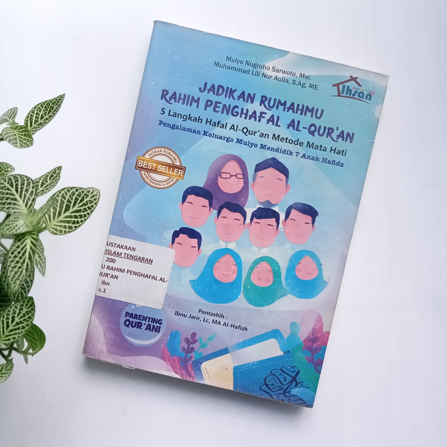 Sampul buku JADIKAN RUMAHMU RAHIM PENGHAFAL AL-QUR'AN