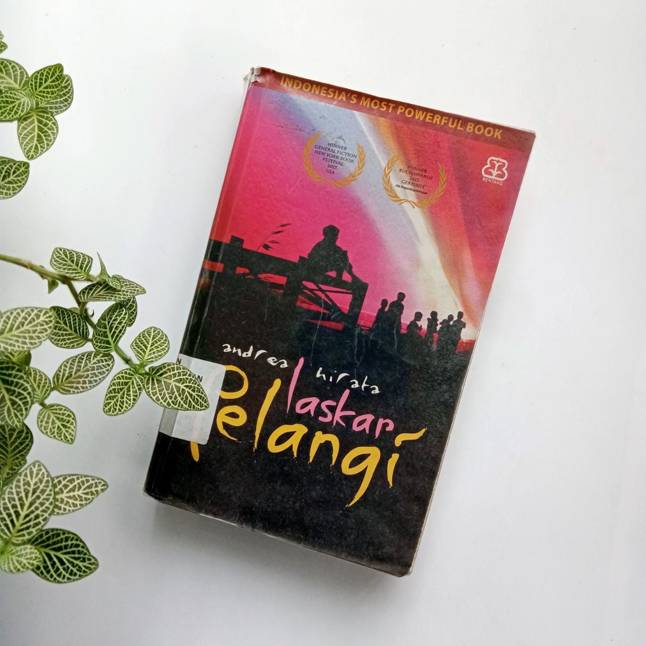 Sampul buku LASKAR PELANGI