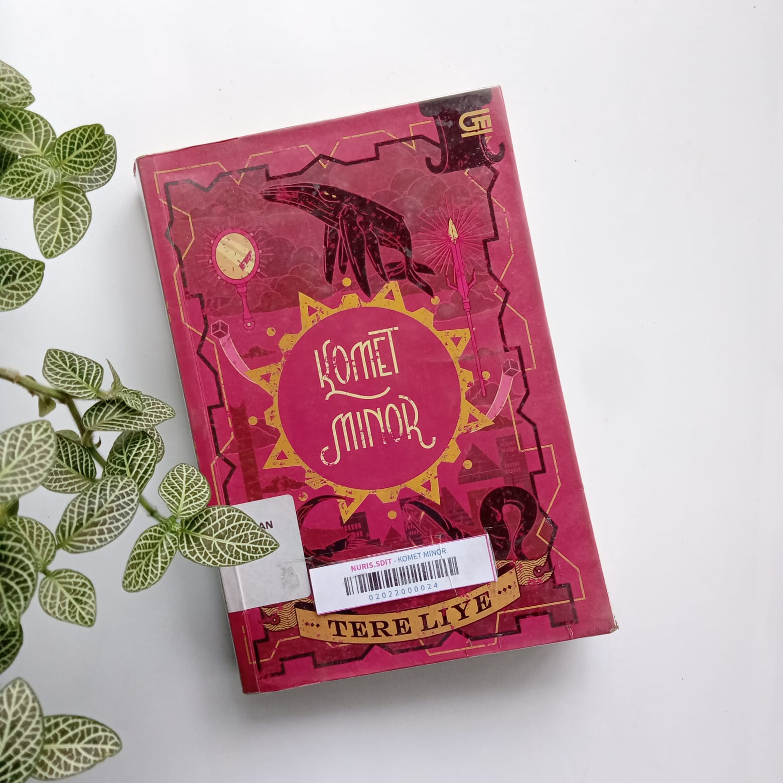 Sampul buku KOMET MINOR