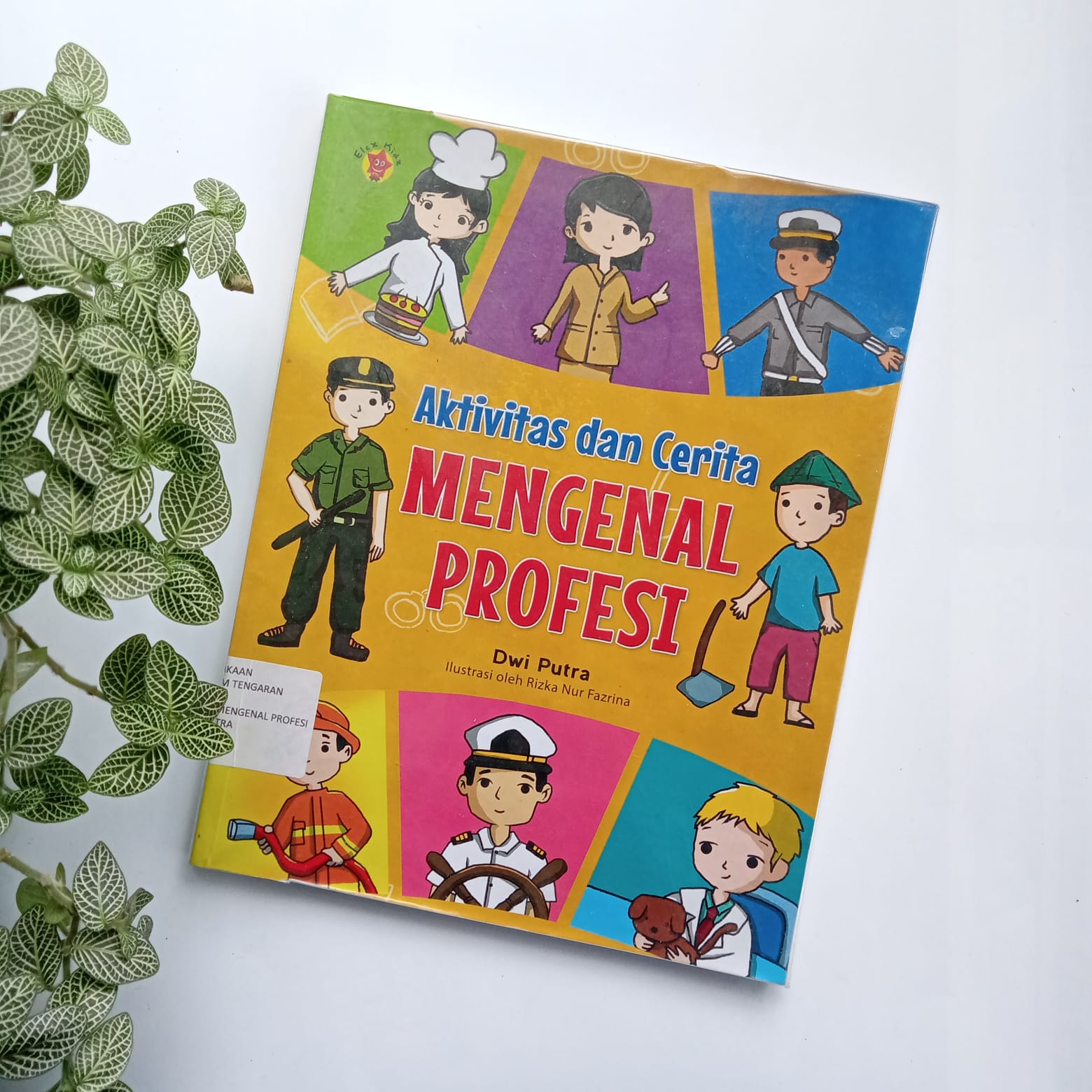 Sampul buku AKTIVITAS DAN CERITA: MENGENAL PROFESI