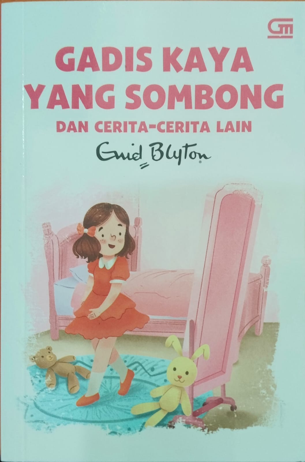 Sampul buku Box Set Seri Kumbang: Gadis kaya yang sombong dan cerita-cerita lainya