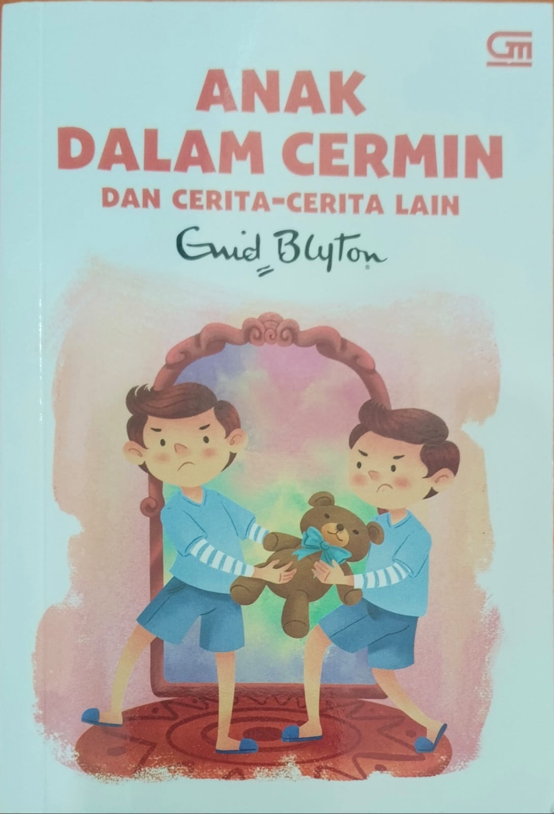 Sampul buku Box Set Seri Kumbang: Anak dalam cermin dan cerita-cerita lainya